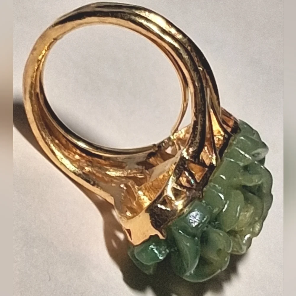 * Vintage Crown Trifari Big Green Faux Jade Flower Gold Tone Ring